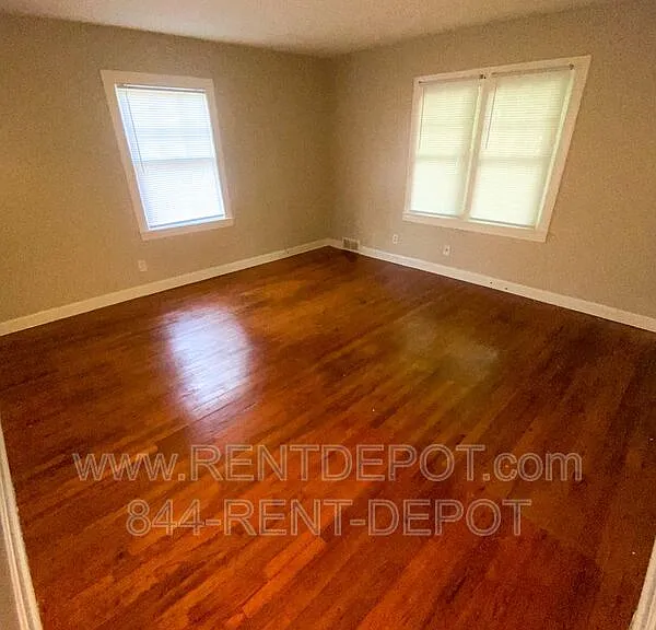 629 S Harlan Ave #B — Photo 2