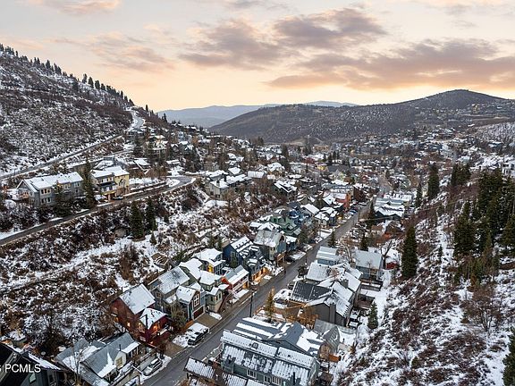 3rd image of 136 Daly Ave