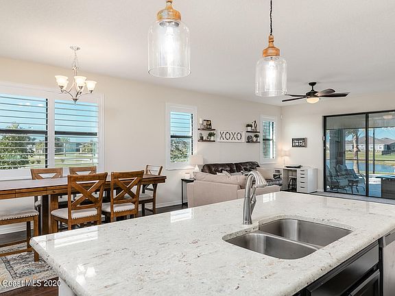 5th image of 2801 Casterton Dr
