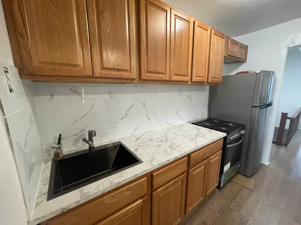 30-85 42nd Street image 1 of 7