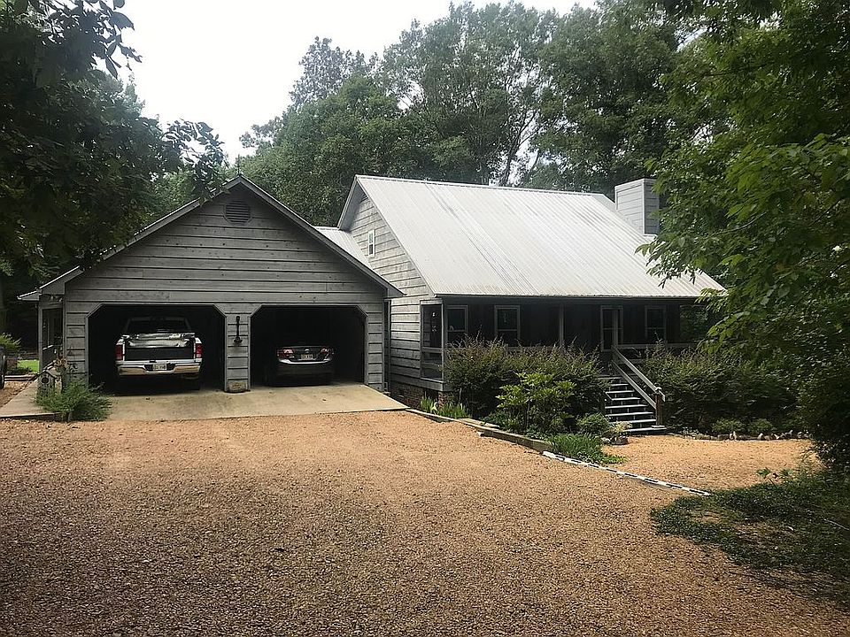 1st image of 700 Lakewood Dr NE