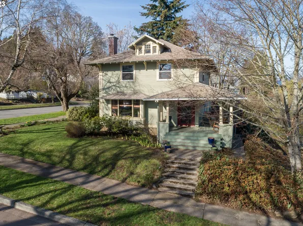 1002 Cascade Ave, Hood River, OR 97031