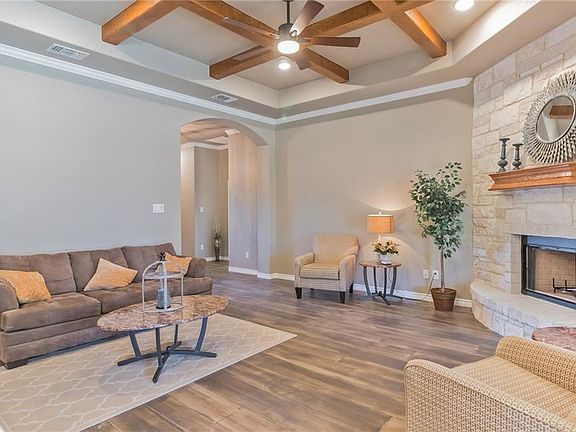 5th image of 2527 Faux Pine Dr