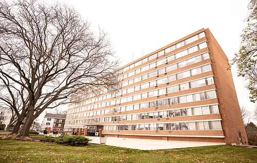 PARK TOWER Photo 1