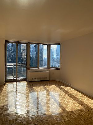 4th image of 500 W 43rd St APT 25C