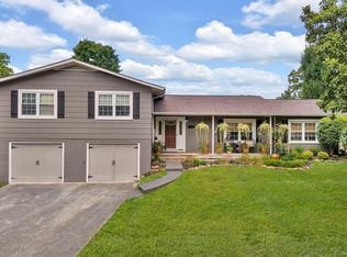 1919 River View Cir, Sevierville, TN 37862