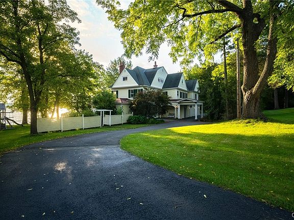 3rd image of 1870 W Lake Rd