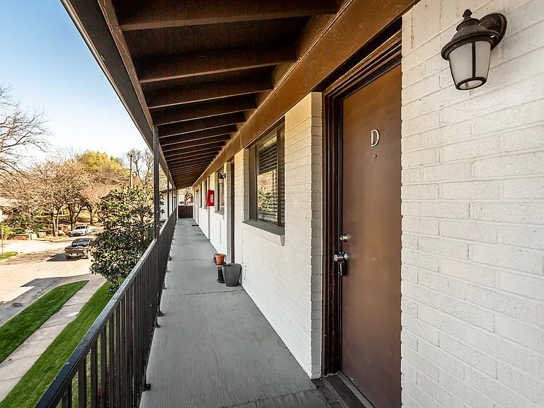 5722 Gaston Ave #D — Photo 4