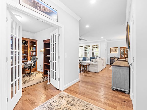 4th image of 313 Maple Springs Dr