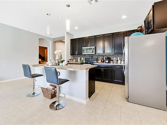 4th image of 303 Marival Dr