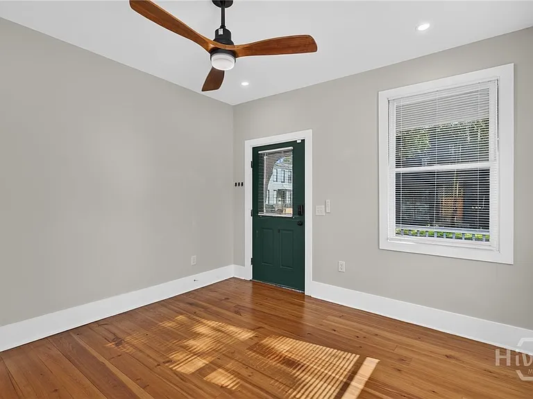 221 W Duffy St #A — Photo 12