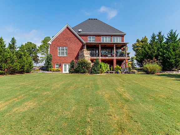 3rd image of 818 Stone Brook Dr