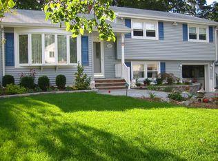 26 Roxbury Rd, Dumont, NJ 07628