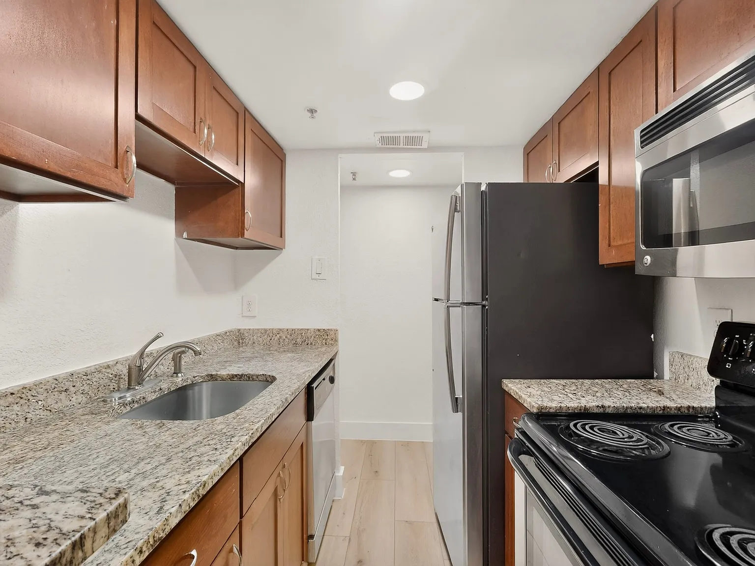1 bed, 650 sqft, $1,295 — Photo 3