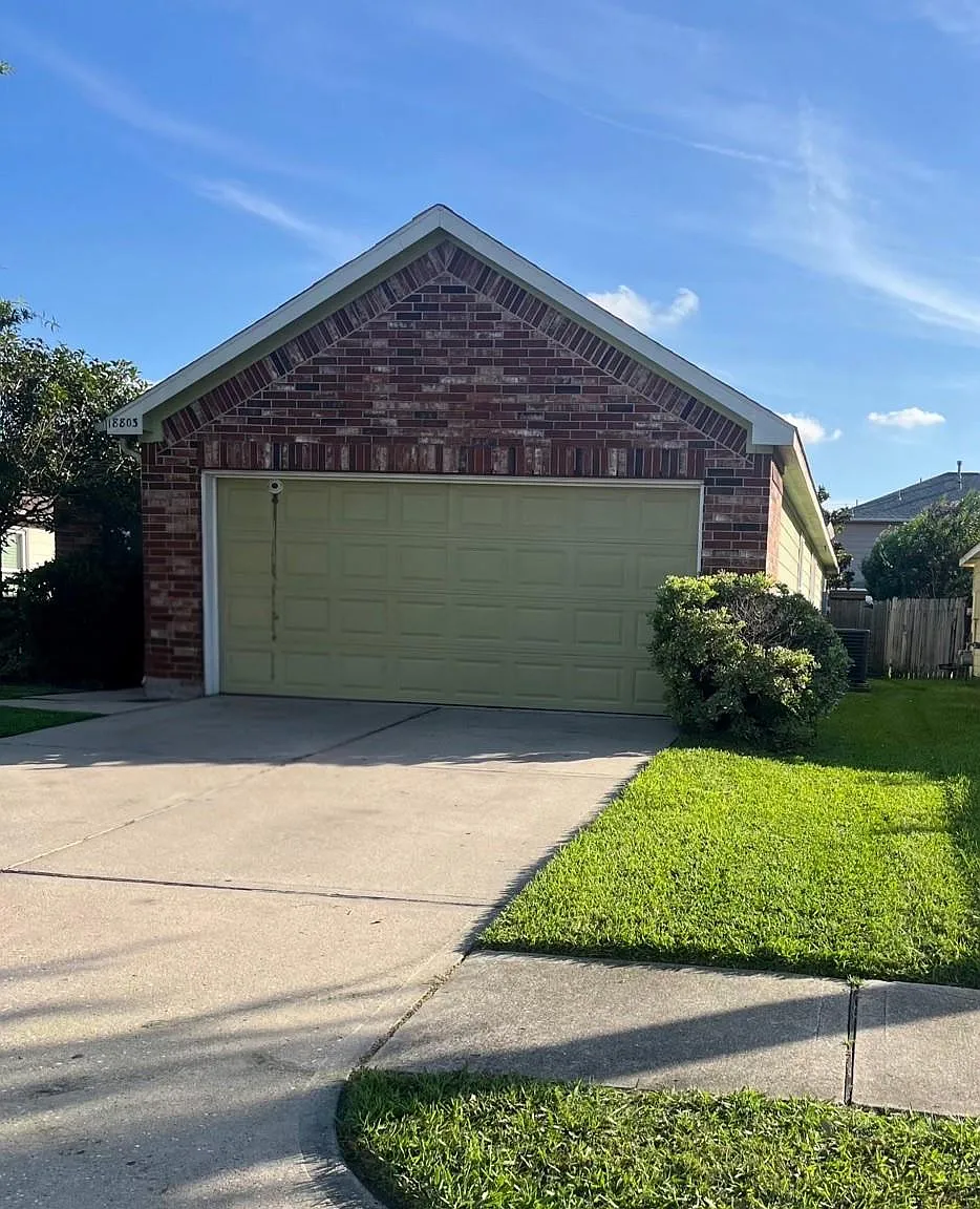 4 bed, 2.0 bath, 1815 sqft, $2,000 — Photo 1
