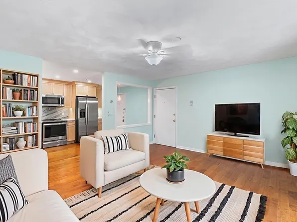 5 Ash St APT 9, Medford, MA 02155