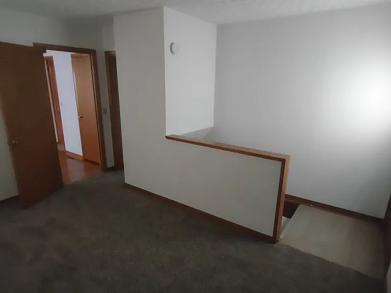 1609 N Eisenhower Dr — Photo 6