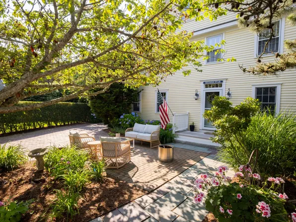 6 Dovekie Ct, Nantucket, MA 02554