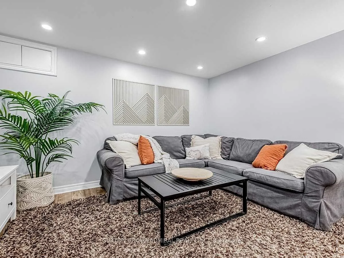 Building Photo - 6 Fallowfield Rd #BASEMENT