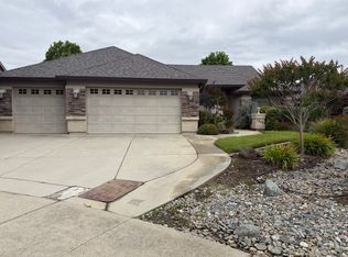 1445 Harbor Ct, Redding, CA 96003