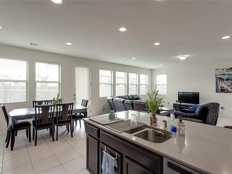 9109 Garnet Dr — Photo 11
