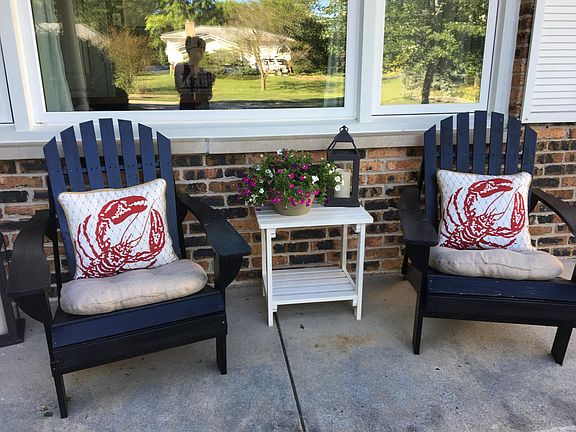 Front Porch - faces North, full overhang