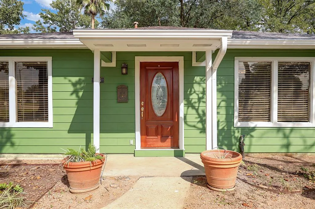 3 bed, 1261 sqft, $2,975 — Photo 2