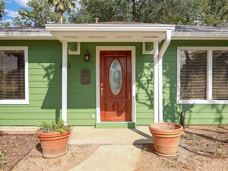 906 T C Jester Blvd — Photo 13