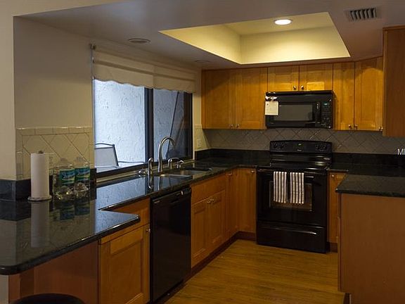 4th image of 4232 Fairway Cir