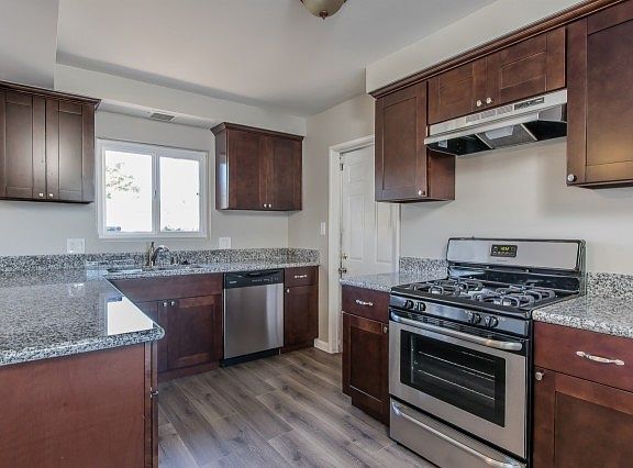 4th image of 487 Patricia Ln