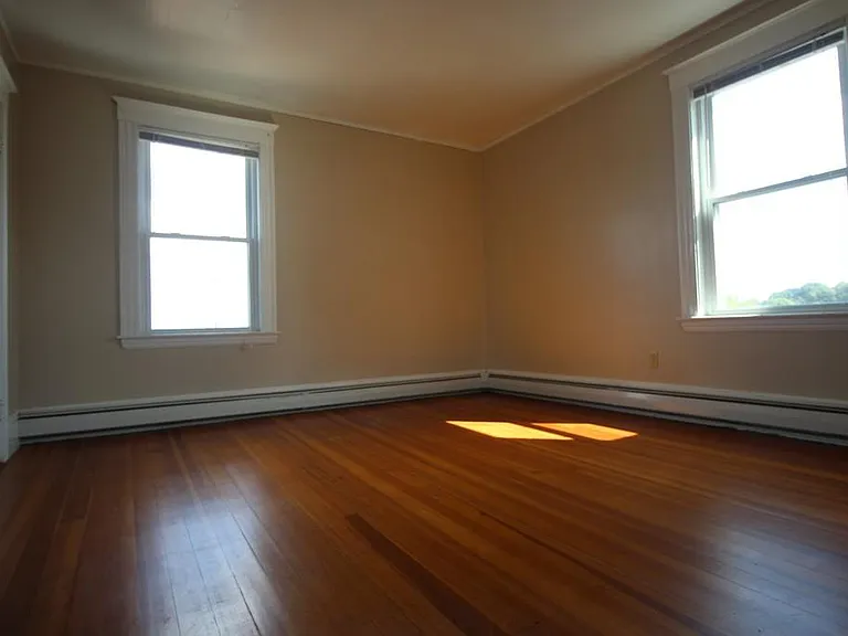 14 Chase St #4 — Photo 3