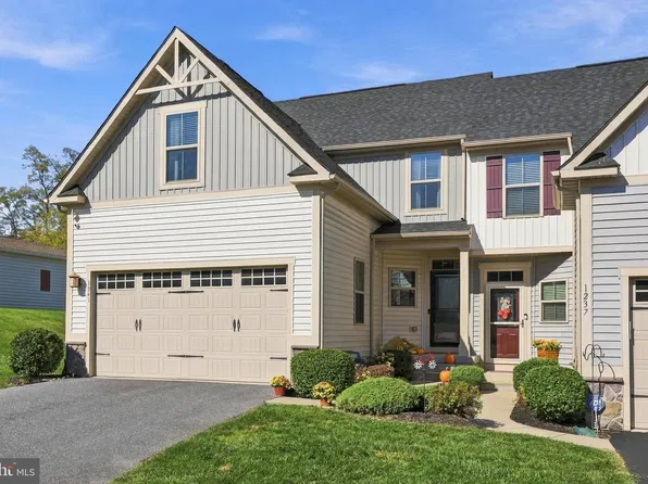 1241 Fieldbrook Cir, York, PA 17403