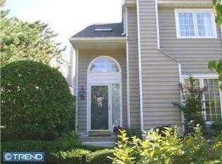 69 Cabot Dr, Wayne, PA 19087