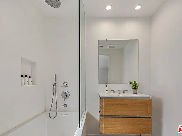 2612 Carman Crest Dr — Photo 15