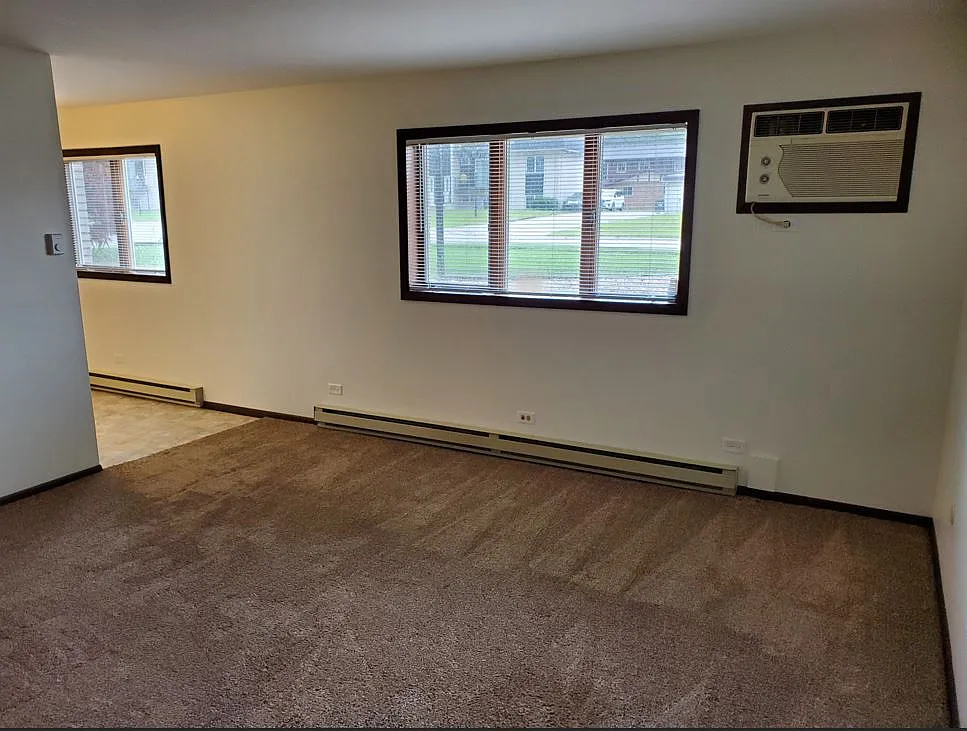 Building Photo - 1325 Willow Ct #1
