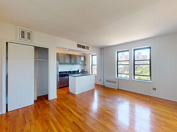 2nd image of 240 Waverly Pl APT 62