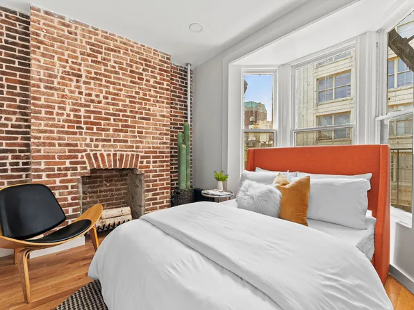 75 Pineapple Street image 1 of 4