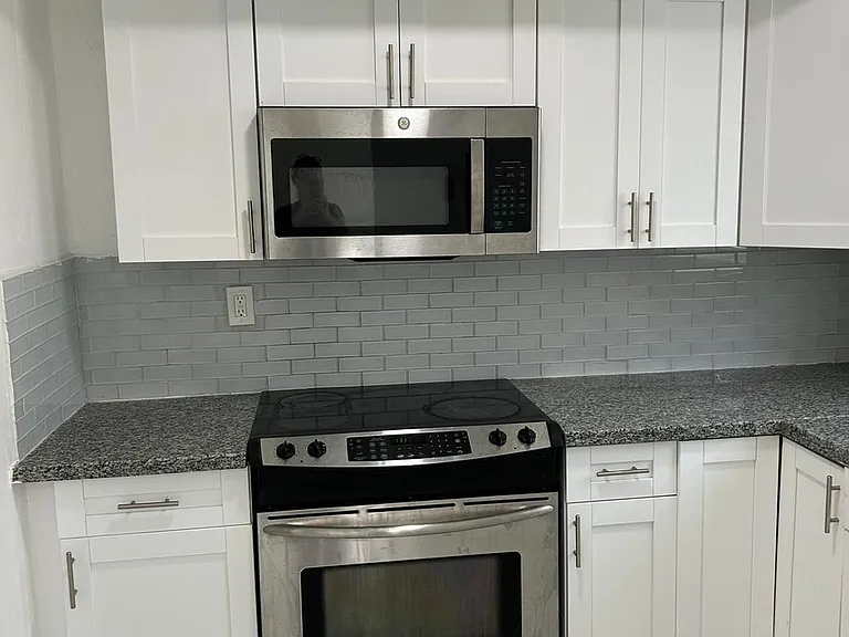 2135 NE 170th St #3 — Photo 6
