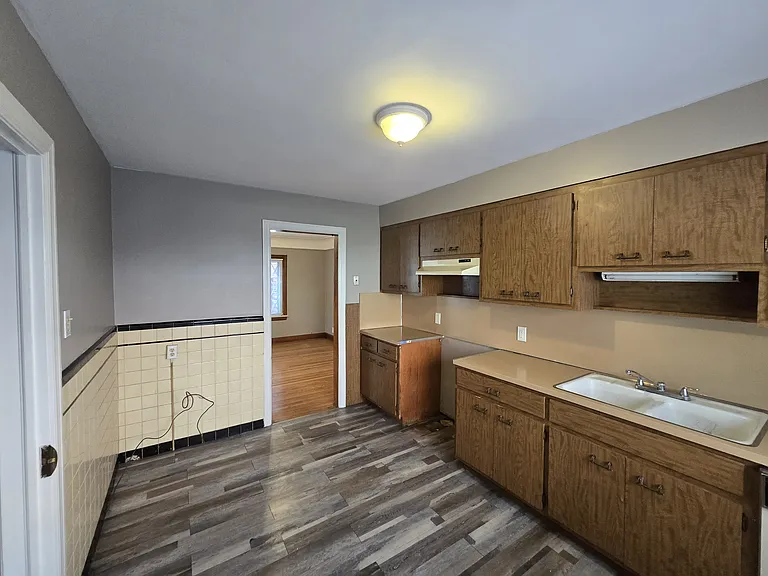 9657 E Outer Dr #1 — Photo 11