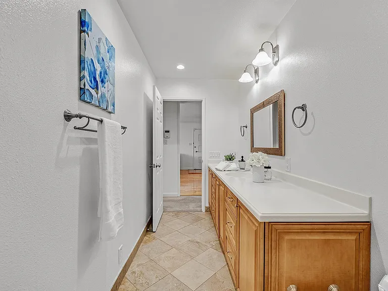 1120 Hollywood Ave #1 — Photo 21