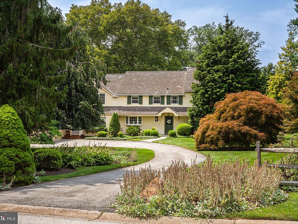 1st image of 672 Clovelly Ln