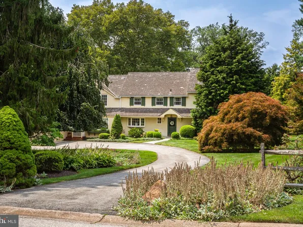 672 Clovelly Ln, Devon, PA 19333