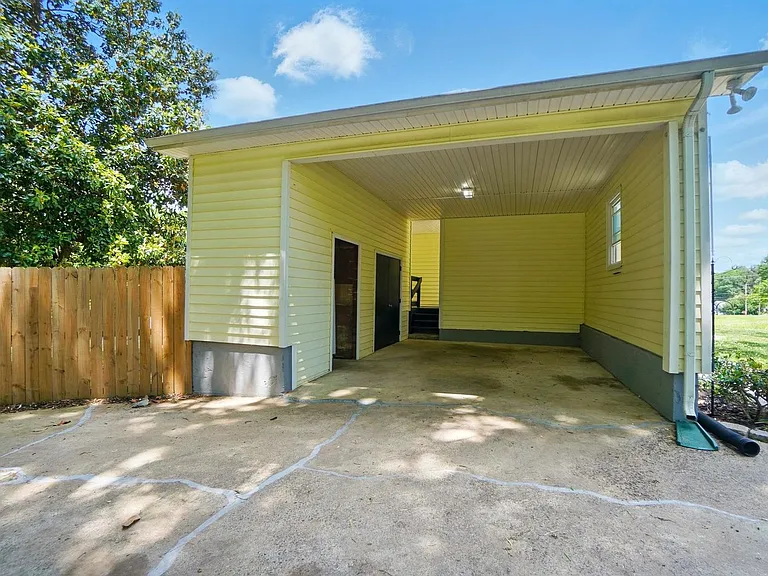 2413 Hoffman St — Photo 48
