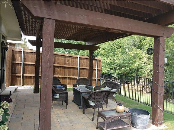 3rd image of 2125 Highland Dr