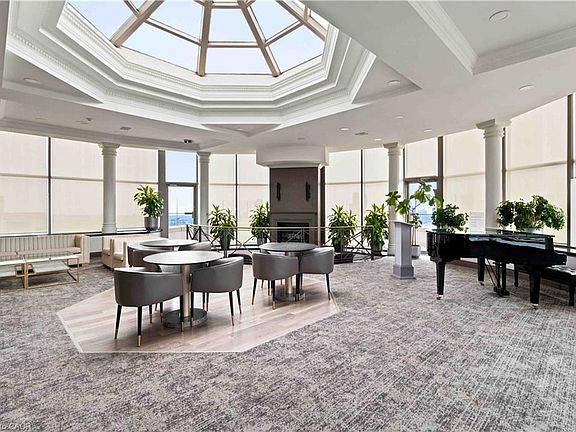 4th image of 45 Kingsbridge Garden Cir #901