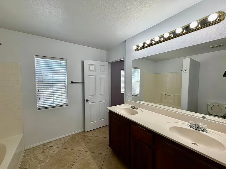 884 Blue Rosalie Pl — Photo 22