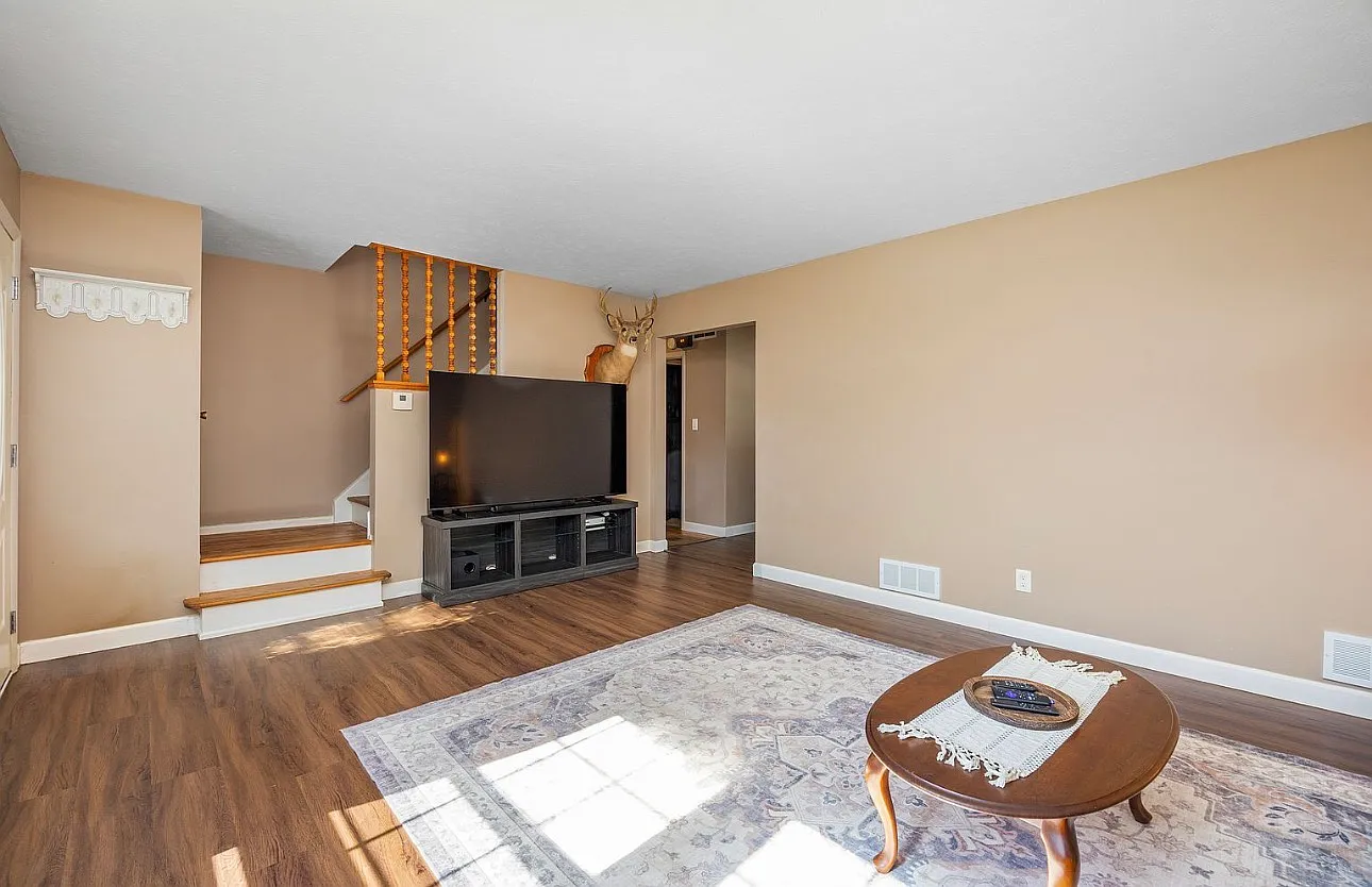 3 bed, 1310 sqft, $1,700 — Photo 1