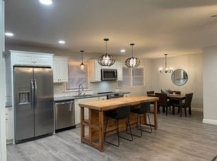 228 Hickory Ln, Mattoon, IL 61938