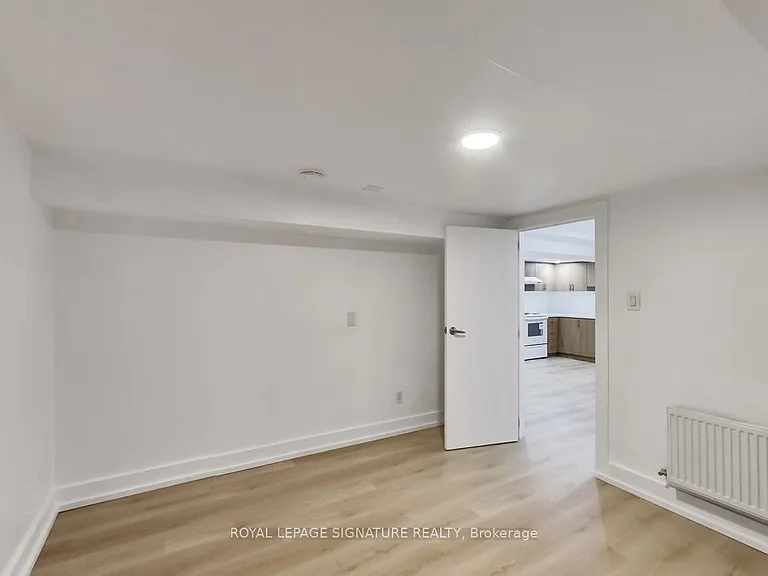 896 Bathurst St #BASEMENT — Photo 10