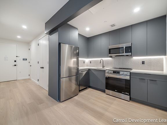 3rd image of 931 Carroll St #402